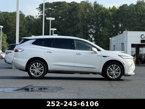 Used 2023 Buick Enclave Essence w/ Experience Buick Package FWD image 8