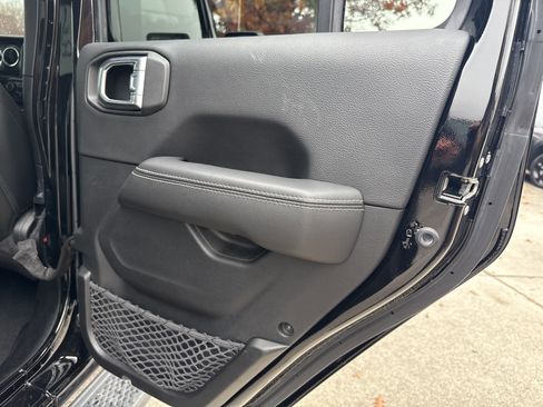 Used 2023 Jeep Wrangler Sahara image 18