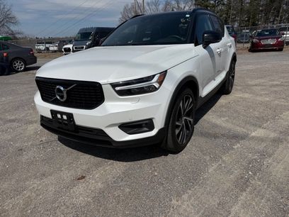 Used 2022 Volvo XC40 T5 R-Design w/ Climate Package