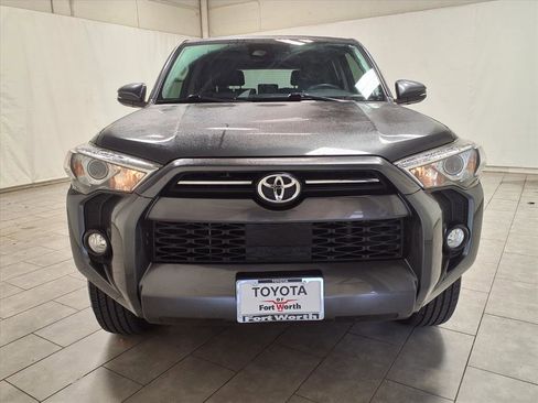 Used 2020 Toyota 4Runner SR5 Premium image 2