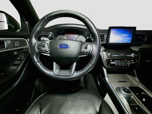 Certified 2020 Ford Explorer XLT w/ Equipment Group 202A AWD/4WD image 31
