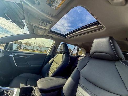 Used 2023 Toyota RAV4 XLE Premium image 21