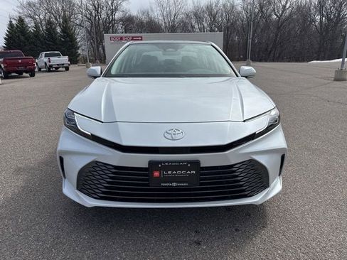 Used 2026 Toyota Camry XLE image 3