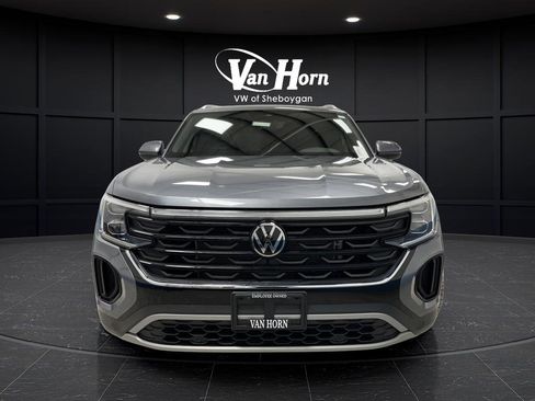 Used 2024 Volkswagen Atlas Cross Sport SE w/ Panoramic Sunroof Package image 11