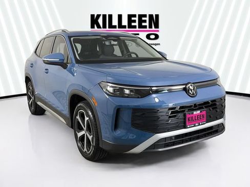 Used 2025 Volkswagen Tiguan SE FWD image 1