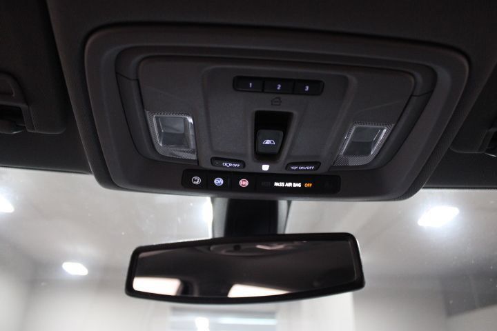 Used 2021 Chevrolet Silverado 1500 LTZ AWD/4WD image 43