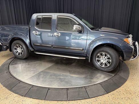 Used 2018 Nissan Frontier SV image 5