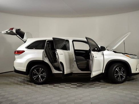 Used 2019 Toyota Highlander LE image 7