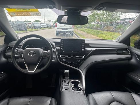 Used 2023 Toyota Camry XLE FWD image 5
