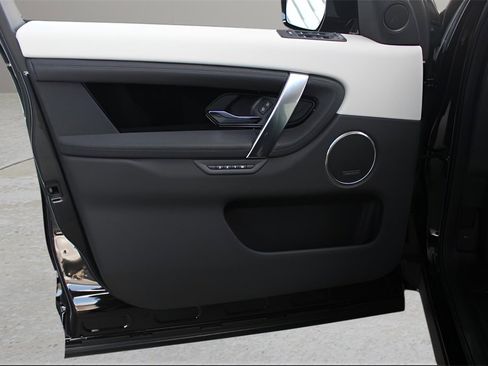 New 2025 Land Rover Discovery Sport S image 10