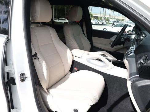 Used 2025 Mercedes-Benz GLS 450 4MATIC image 26