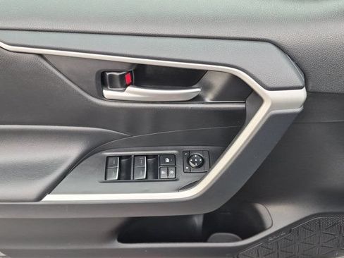 Used 2025 Toyota RAV4 XLE AWD/4WD image 18