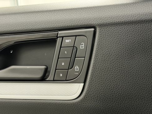 Certified 2024 Porsche Cayenne image 29