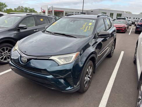 Used 2017 Toyota RAV4 LE image 2