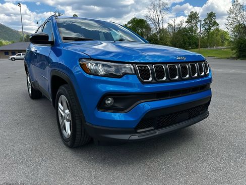 Used 2024 Jeep Compass Latitude AWD/4WD image 1