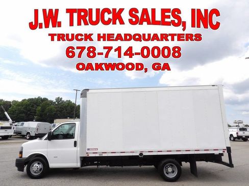 Used 2019 Chevrolet Express 3500 Extended RWD image 2