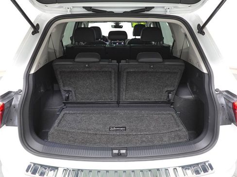 Used 2023 Volkswagen Tiguan SE w/ Panoramic Sunroof Package image 28