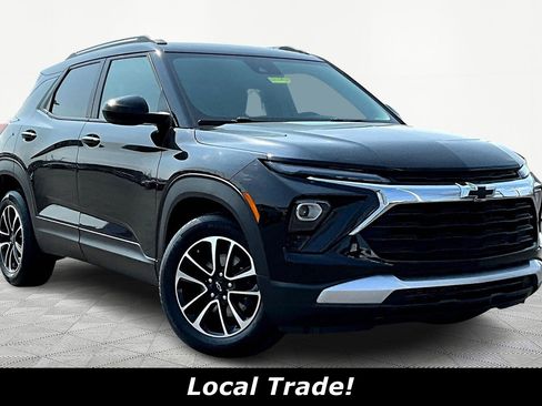 Used 2024 Chevrolet TrailBlazer LT w/ LT Cold Weather Package image 3