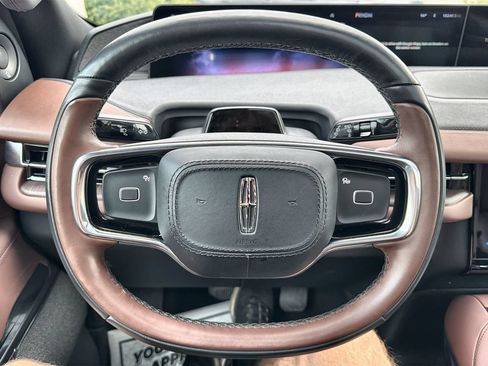 Used 2025 Lincoln Navigator Reserve AWD/4WD image 11