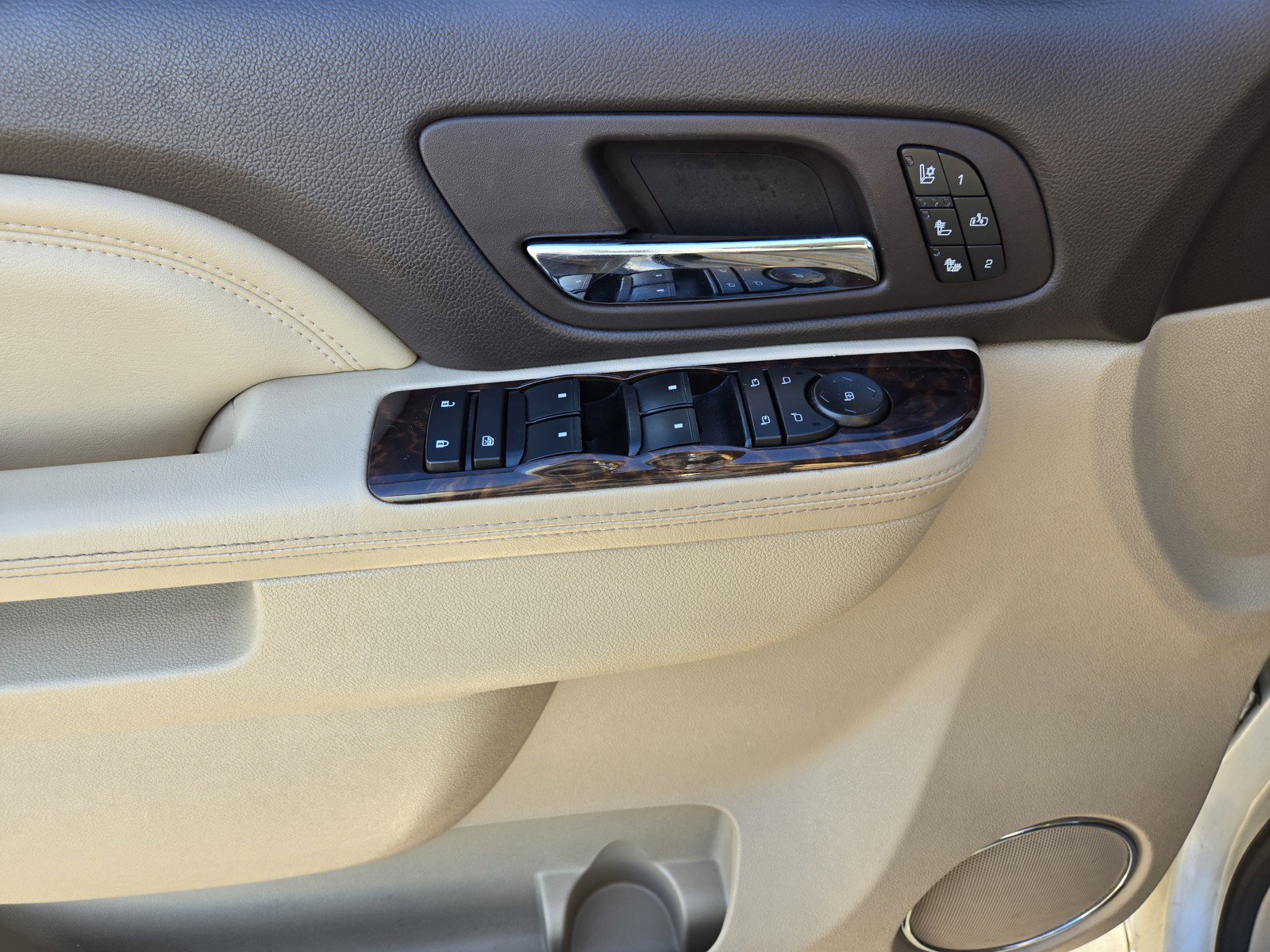Used 2011 GMC Yukon XL Denali AWD/4WD image 13