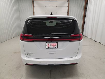New 2026 Chrysler Pacifica Select