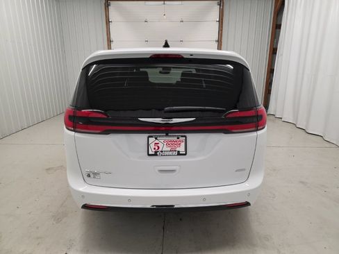 New 2026 Chrysler Pacifica Select AWD/4WD image 4