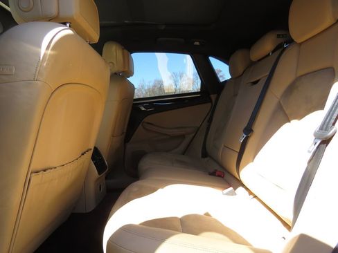 Used 2017 Porsche Macan AWD/4WD image 20