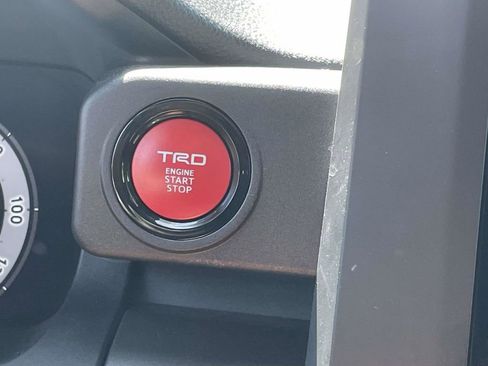 Used 2025 Toyota 4Runner TRD Off-Road AWD/4WD image 32