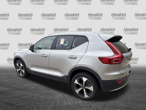 Used 2025 Volvo XC40 B5 Plus image 8