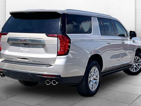 Used 2021 GMC Yukon XL Denali w/ Advanced Technology Package AWD/4WD image 12