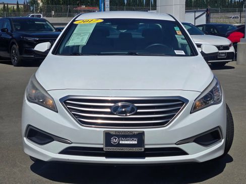 Used 2017 Hyundai Sonata SE FWD image 2