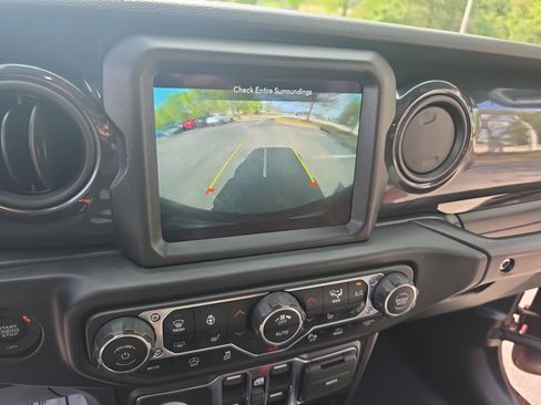 Used 2022 Jeep Wrangler Unlimited Sport image 24