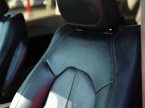 Used 2019 Chrysler Pacifica Touring-L FWD image 15