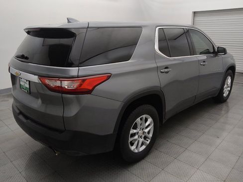 Used 2021 Chevrolet Traverse LS FWD image 9