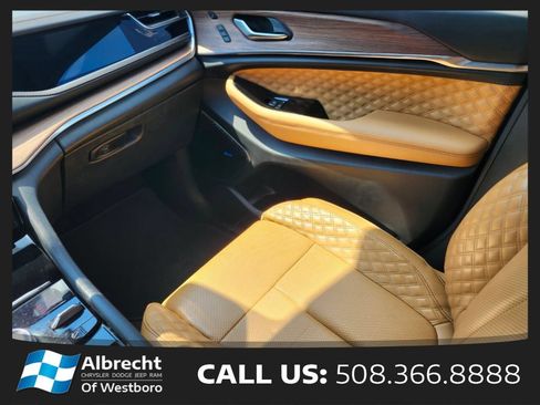 Used 2022 Jeep Grand Cherokee Summit w/ Adv Protech Group IV AWD/4WD image 15