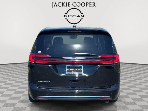 Used 2024 Chrysler Pacifica Touring-L FWD image 6