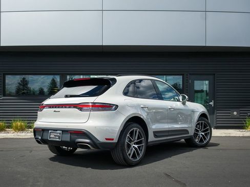 Used 2025 Porsche Macan AWD/4WD image 9