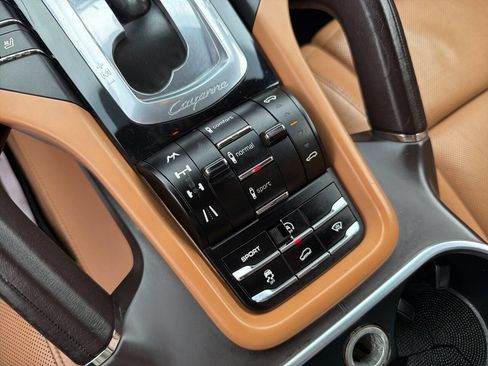 Used 2014 Porsche Cayenne Turbo S image 29