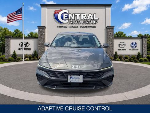 Certified 2025 Hyundai Elantra SEL FWD image 2