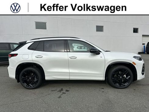New 2026 Volkswagen Tiguan SE R-Line FWD image 6