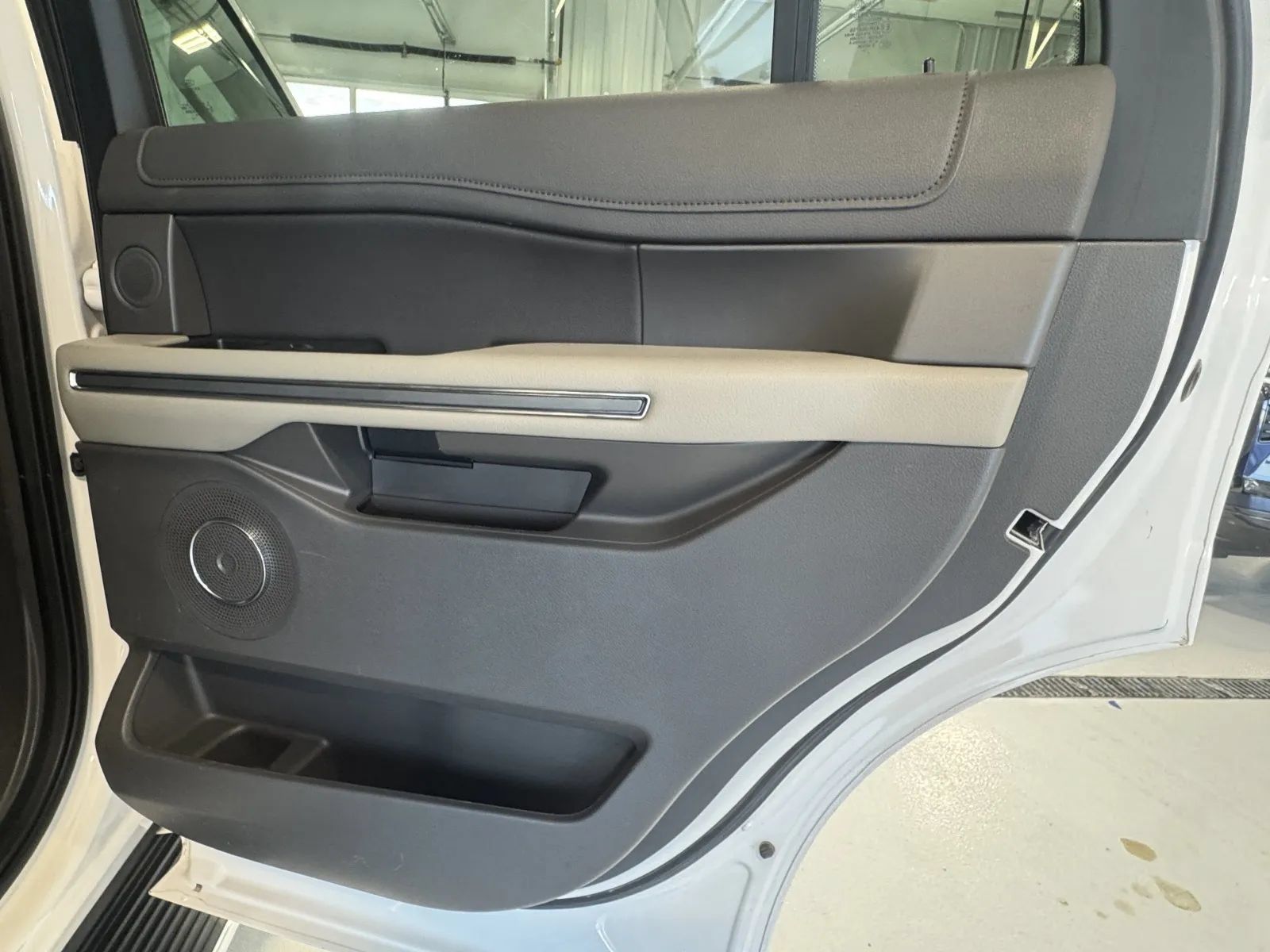 Used 2019 Ford Expedition XLT w/ Equipment Group 202A AWD/4WD image 17