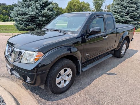 Used 2012 Nissan Frontier SV AWD/4WD image 5