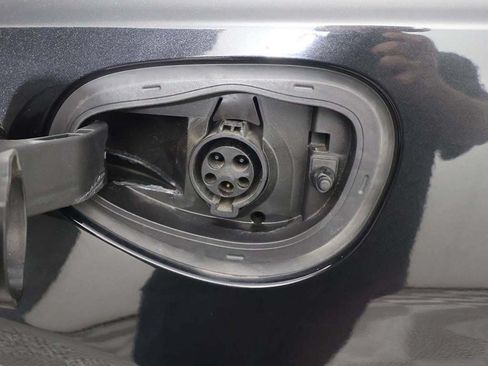 Used 2023 Chrysler Pacifica Touring-L FWD image 17