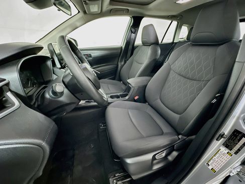 Used 2025 Toyota Corolla Cross LE w/ Moonroof Package FWD image 13
