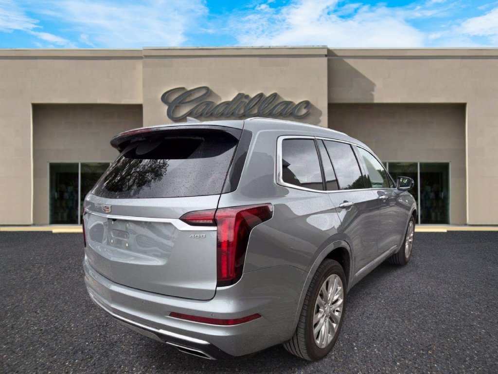 Used 2023 Cadillac XT6 Premium Luxury w/ Technology Package FWD image 3
