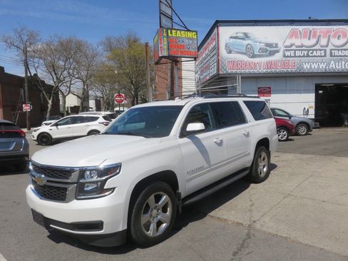 Used 2016 Chevrolet Suburban LT image 2