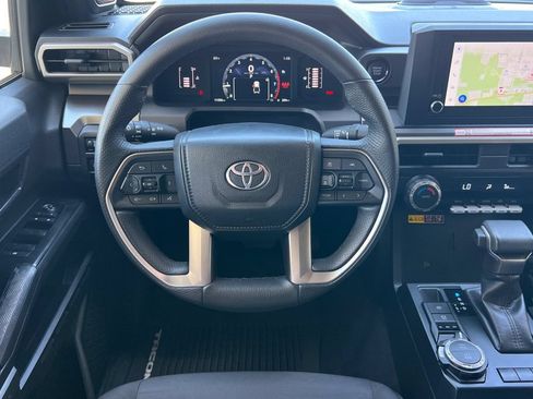 Used 2025 Toyota Tacoma SR5 w/ SR5 Upgrade Package AWD/4WD image 17