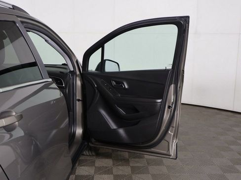 Used 2020 Chevrolet Trax LT w/ Driver Confidence Package image 16