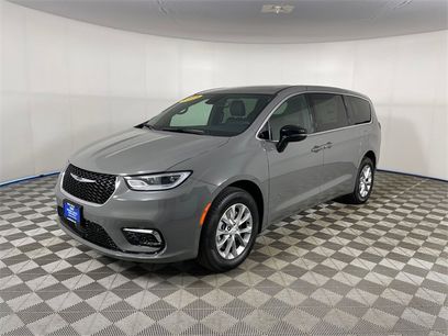 New 2025 Chrysler Pacifica Select