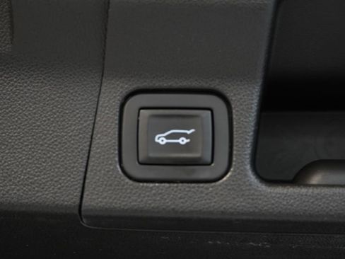 Used 2017 GMC Acadia Denali w/ Technology Package image 11